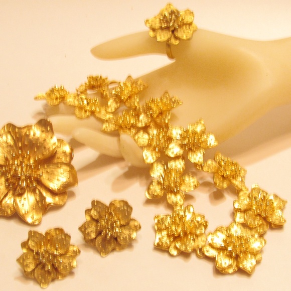 Vintage KJL Anemone Necklace Earring Ring Brooch - Picture 1 of 7